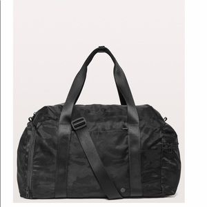 Lululemon Command the Day Duffel 37L